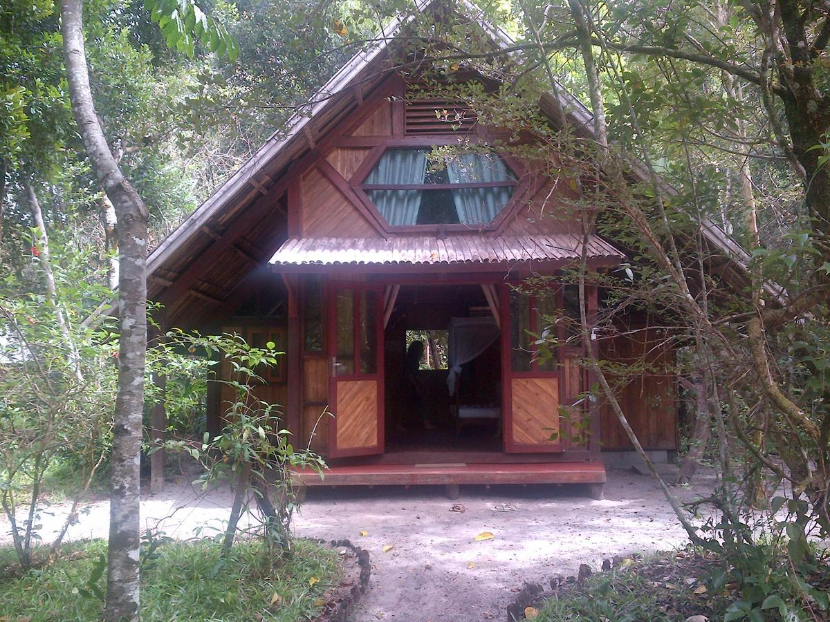 Les Acacias Bungalows Manambolo Exterior photo