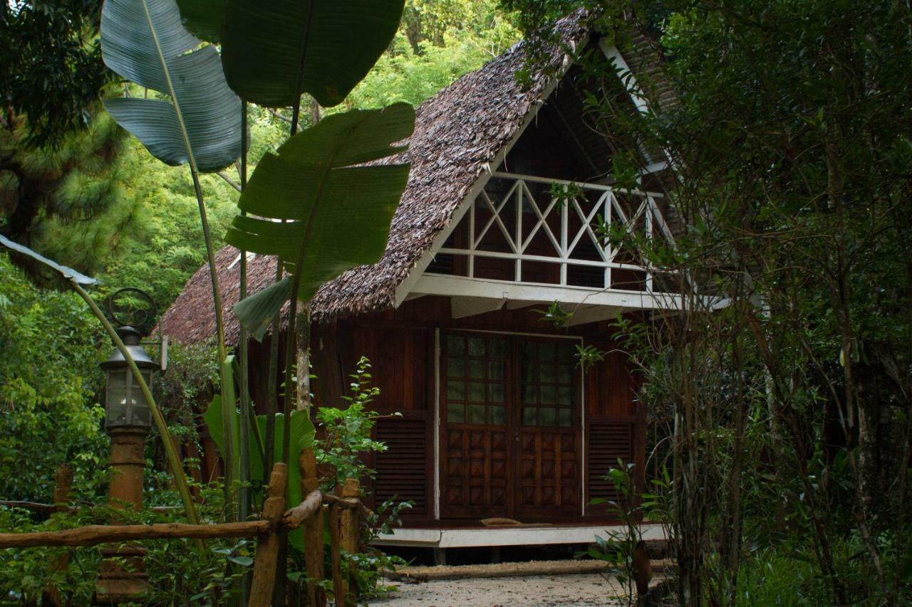 Les Acacias Bungalows Manambolo Exterior photo